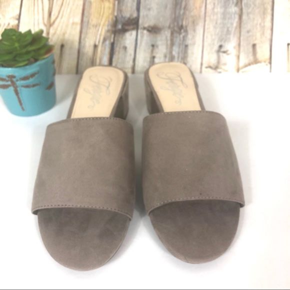 NEW Fergie Jane Slip On Slide Sandals Open Toe Size 8M - Picture 2 of 6